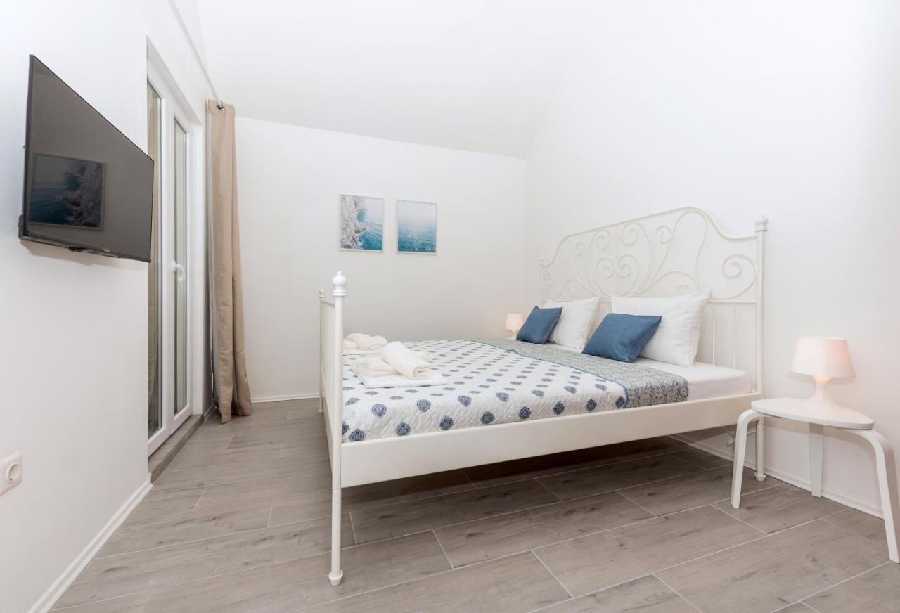 Vista Mare Apartment - 3 Bedroom, Sea View Makarska Eksteriør billede