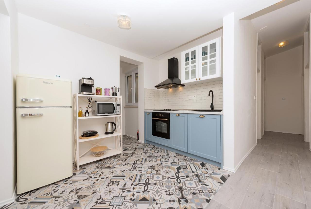 Vista Mare Apartment - 3 Bedroom, Sea View Makarska Eksteriør billede